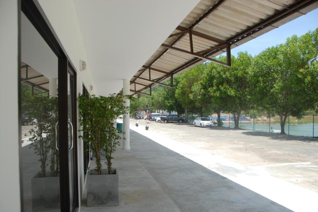Phuket Wake Park Hotel Kathu Room photo